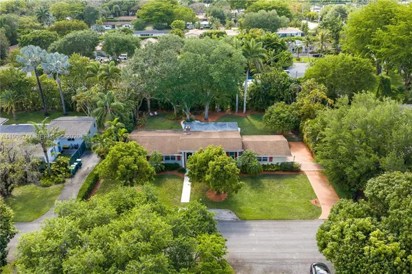 $1,799,999 | 9830 Southwest 69th Avenue, Pinecrest, FL 33156