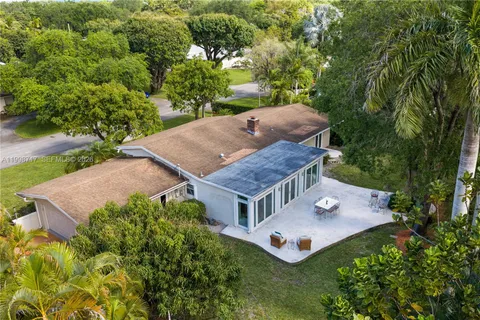 $1,799,999 | 9830 Southwest 69th Avenue, Pinecrest, FL 33156