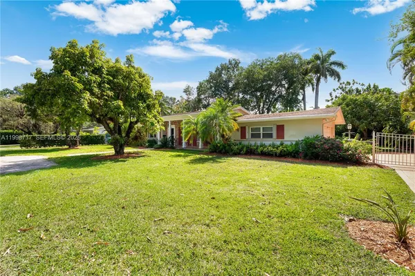 $1,799,999 | 9830 Southwest 69th Avenue, Pinecrest, FL 33156