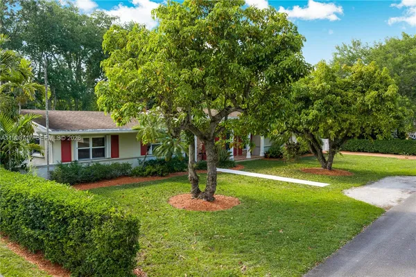 $1,799,999 | 9830 Southwest 69th Avenue, Pinecrest, FL 33156