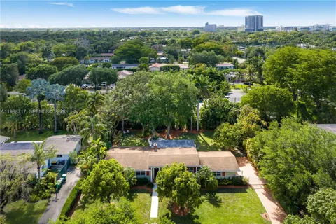 $1,799,999 | 9830 Southwest 69th Avenue, Pinecrest, FL 33156