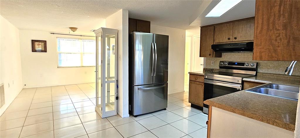 9116 Chantilly Lane Port Richey, FL 34668 - Photo 8 of 30 Kitchen and dining area