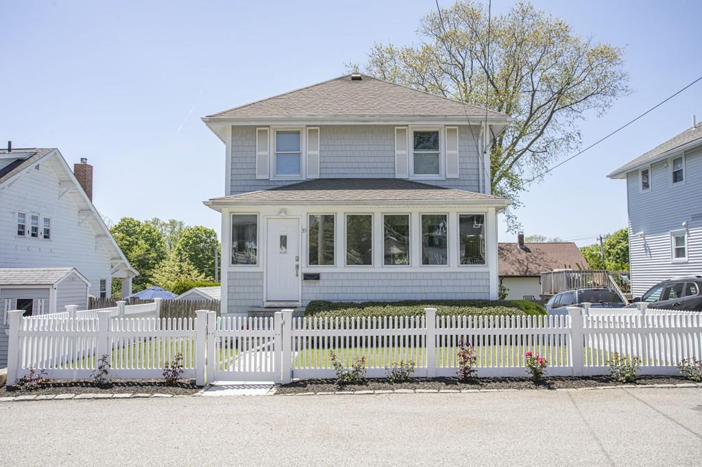 39 Manomet Road Weymouth, MA 02191 - Photo 2 of 40 Gallery Image 2