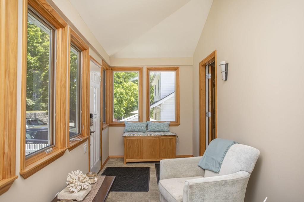39 Manomet Road Weymouth, MA 02191 - Photo 4 of 40 Gallery Image 4