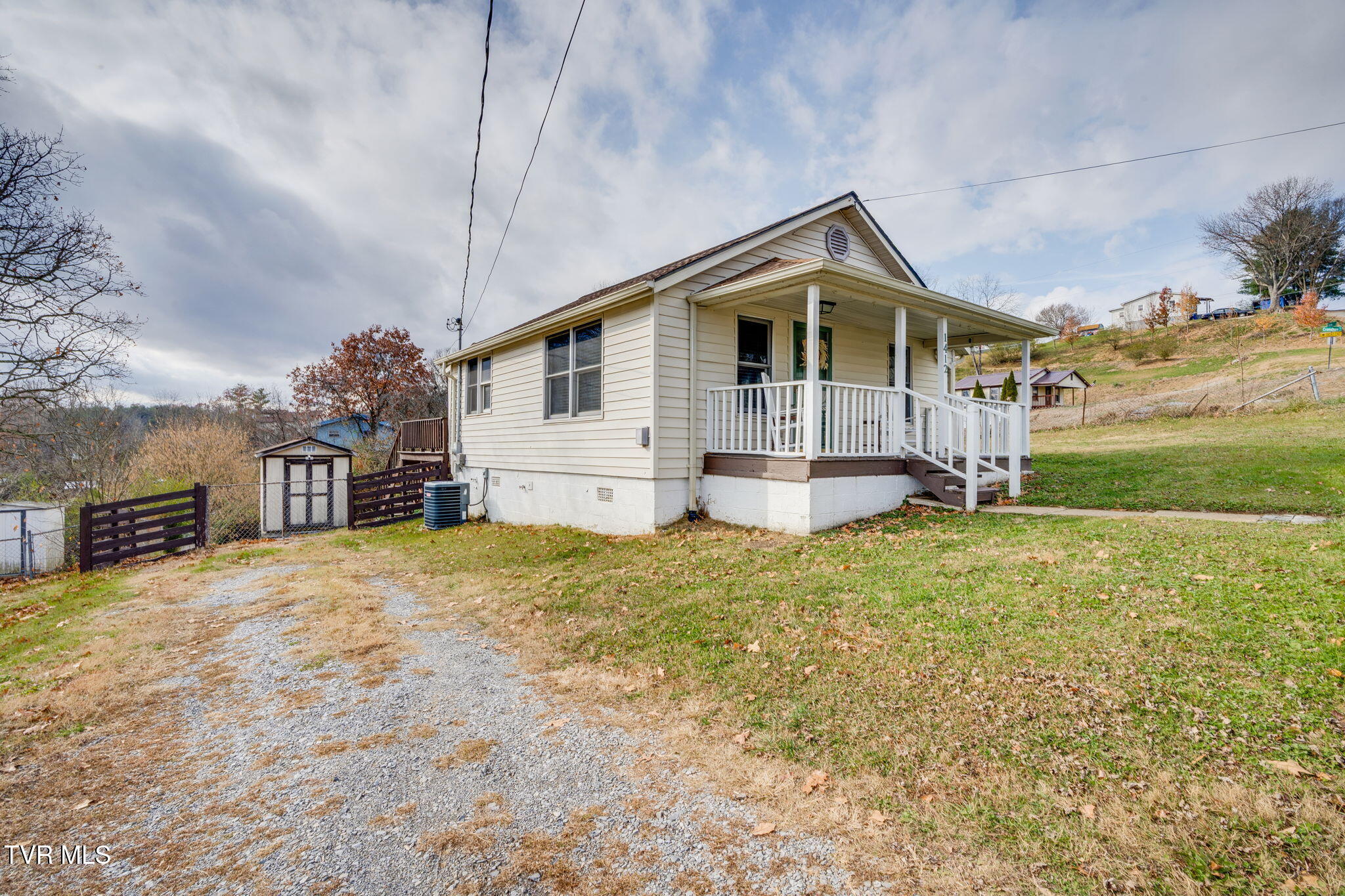 1412 Jayne Road Kingsport, TN 37660 - Photo 2 of 25 002