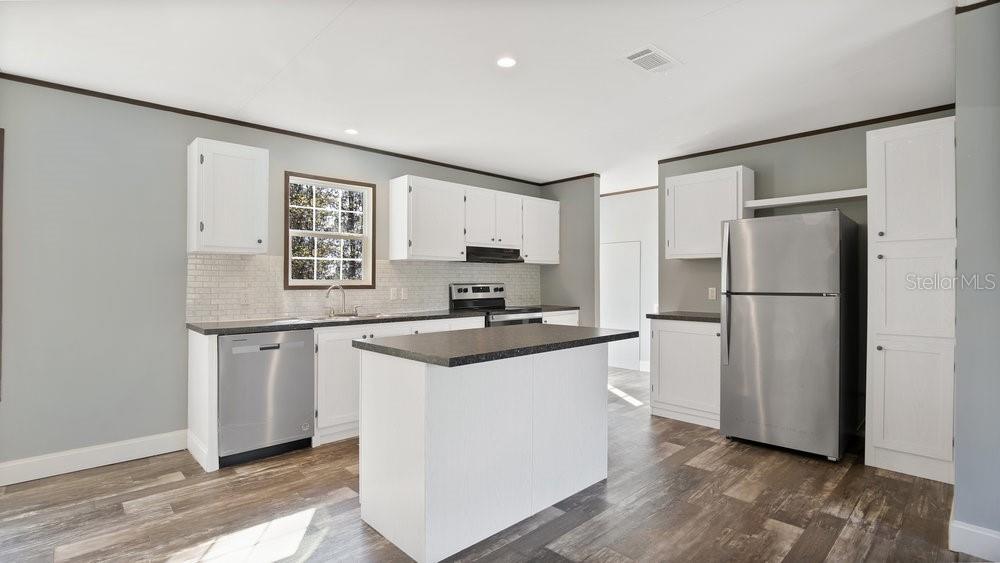 9260 Richmond Road St. Cloud, FL 34773 - Photo 10 of 43 Kitchen