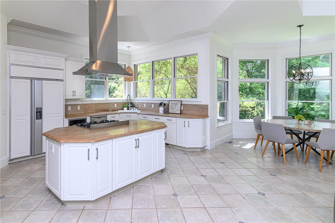 28 A Wrights Mill Road Armonk, NY 10504 - Photo 9 of 33 Gourmet eat-in kitchen with island and breakfast area