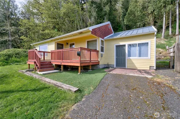 a view of a house with a yard