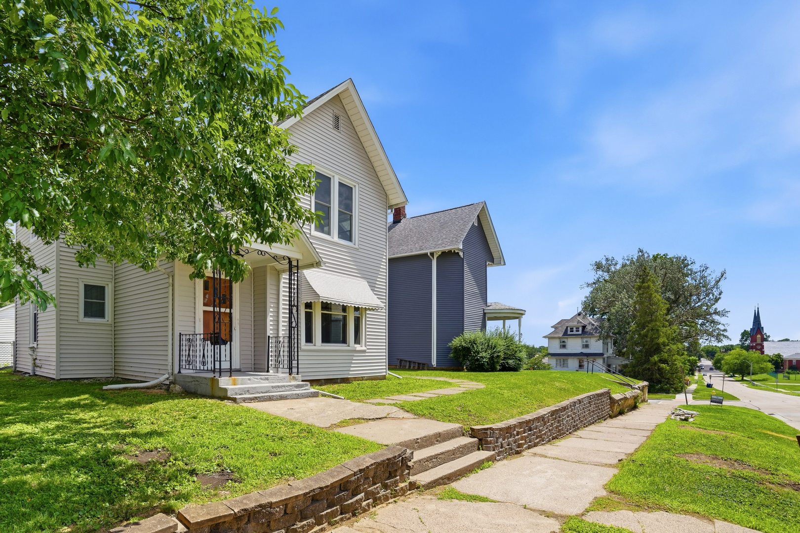 2707 Pershing Boulevard Clinton, IA 52732 - Photo 2 of 29