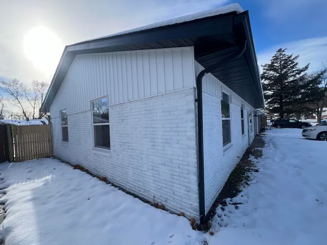 a view of a house with a backyard