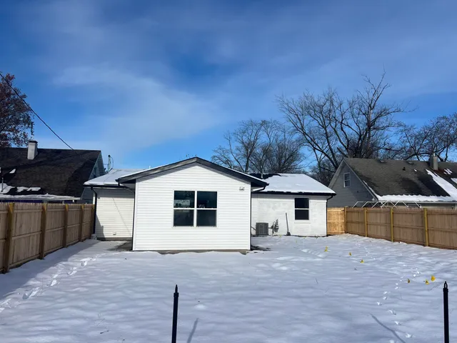 a view of a house with a backyard