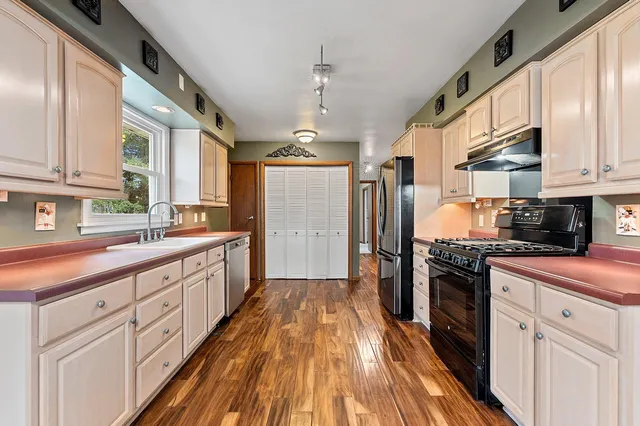 $299,900 | 3608 Menasha Avenue, Manitowoc, WI 54220