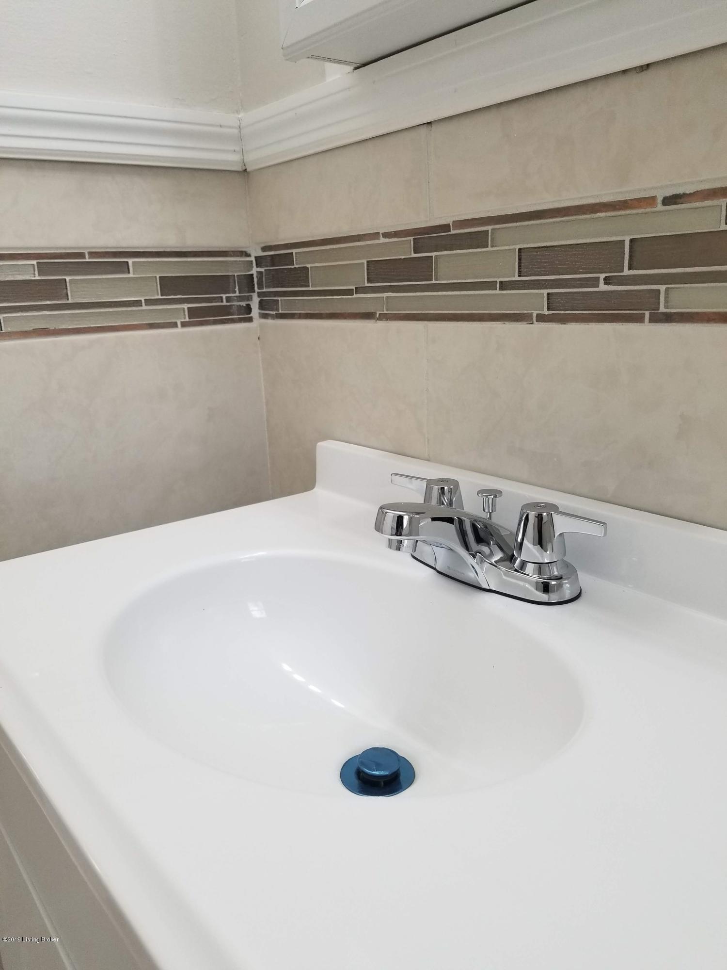 8525 Robbins Road Louisville, KY 40258 - Photo 37 of 48 20190103_155218