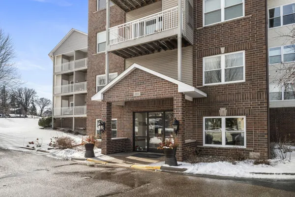 $199,900 | 2231 North Penn Place, Unit 208, North St. Paul, MN 55109