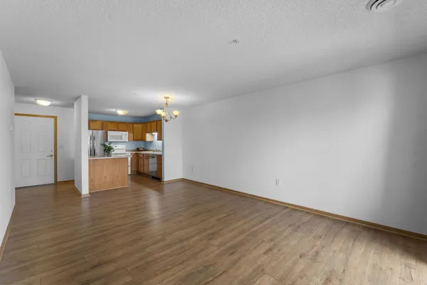 $179,900 | 2231 North Penn Place, Unit 208, North St. Paul, MN 55109