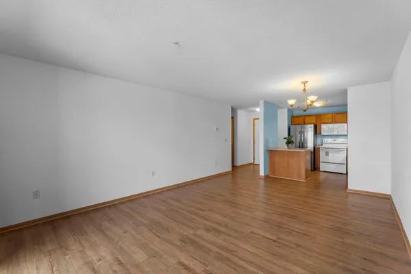 $179,900 | 2231 North Penn Place, Unit 208, North St. Paul, MN 55109