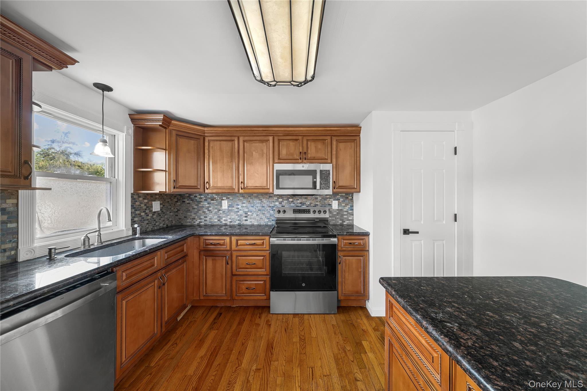 31 Concord Road Shirley, NY 11967 - Photo 10 of 50 Gallery Image 10