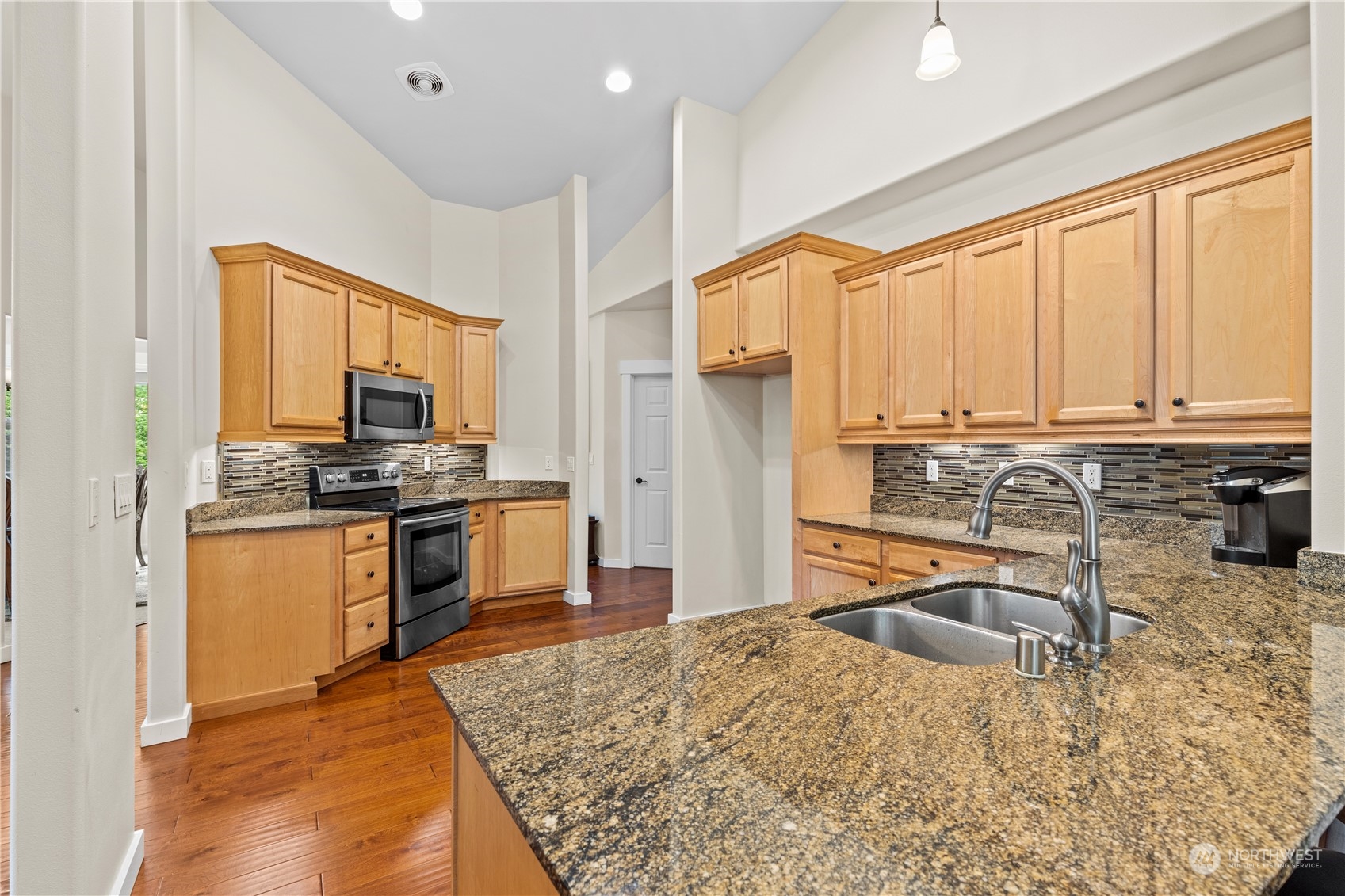 128 Wilson Road Northwest Olympia, WA 98502 - Photo 12 of 40