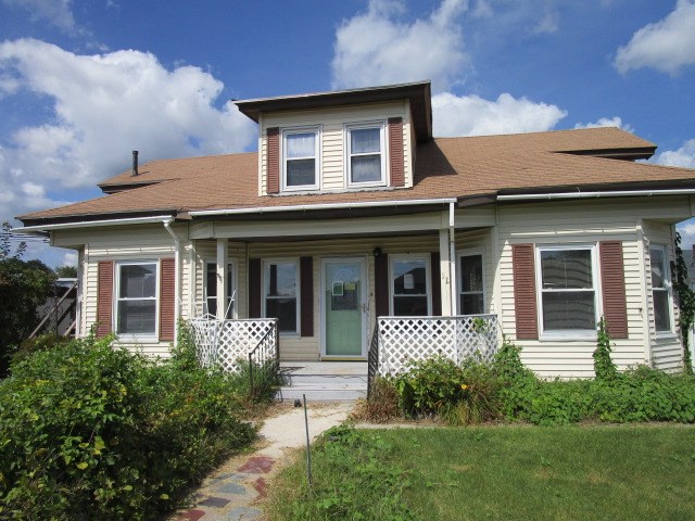 17 Rochambeau Street Manchester, NH 03102 - Photo 1 of 35