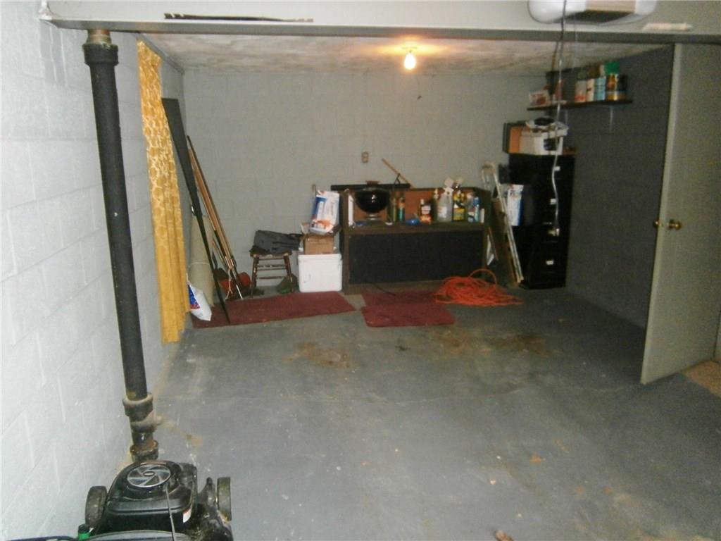 3400 Middletown Road Pittsburgh, PA 15204 - Photo 19 of 23 OVERSIZED GARAGE