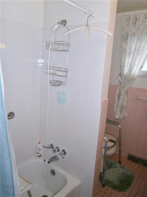 3400 Middletown Road Pittsburgh, PA 15204 - Photo 10 of 23 MAIN BATH