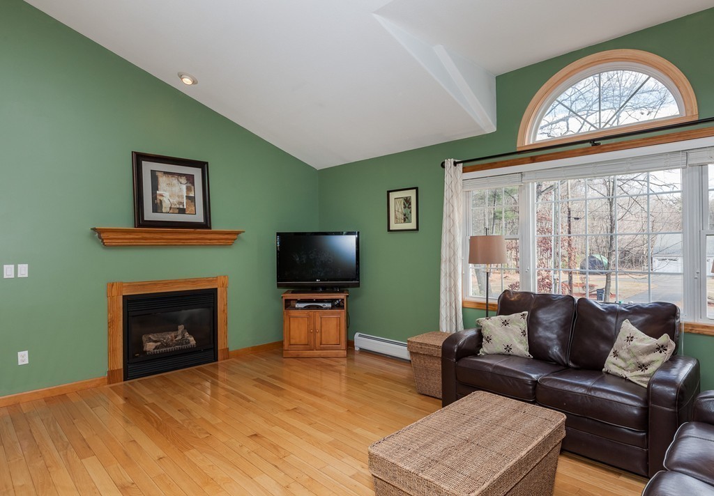 44 Coleman Road Southampton, MA 01073 - Photo 4 of 30 Gallery Image 4
