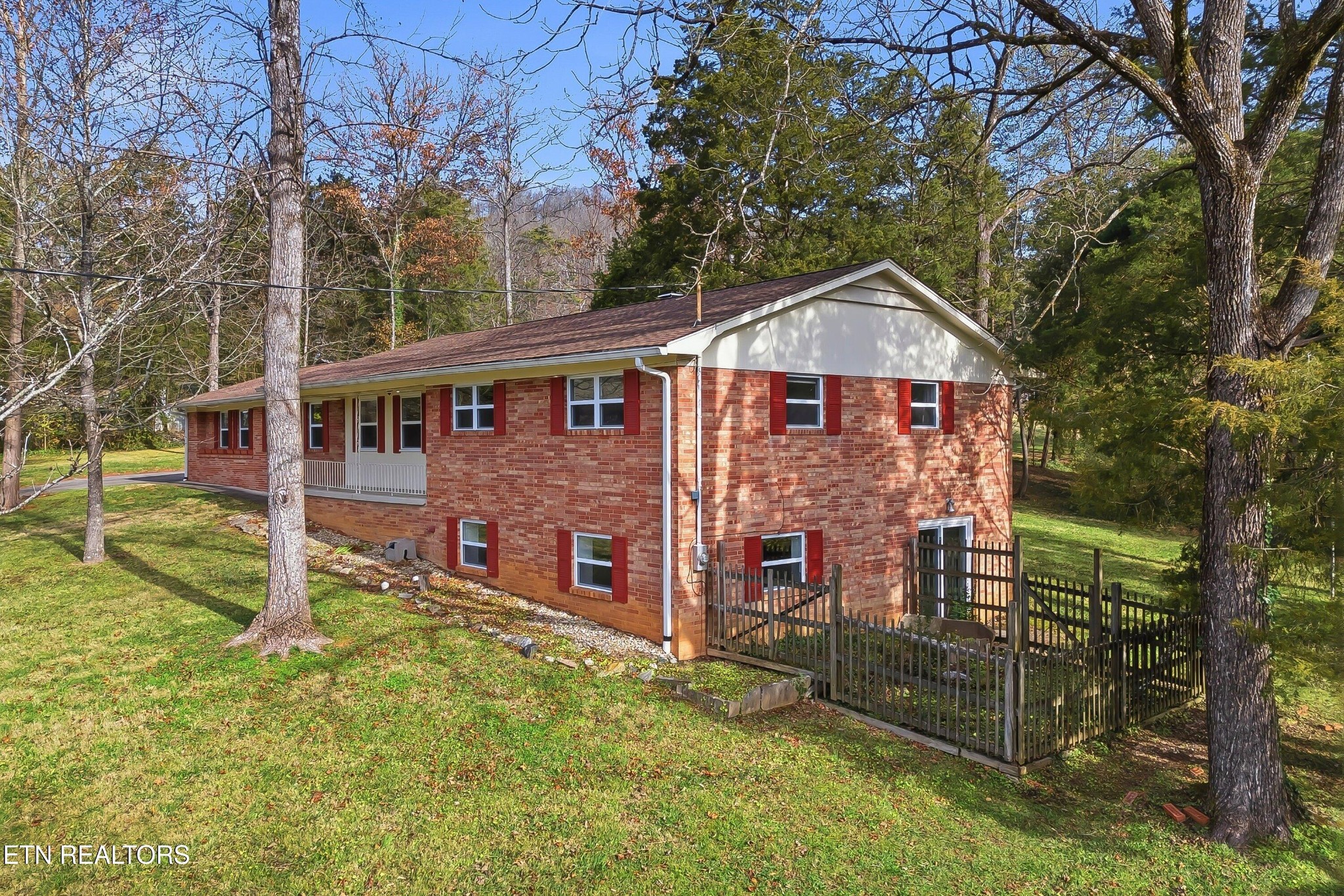 104 Case Lane Oak Ridge, TN 37830 - Photo 2 of 37 Gallery Image 2