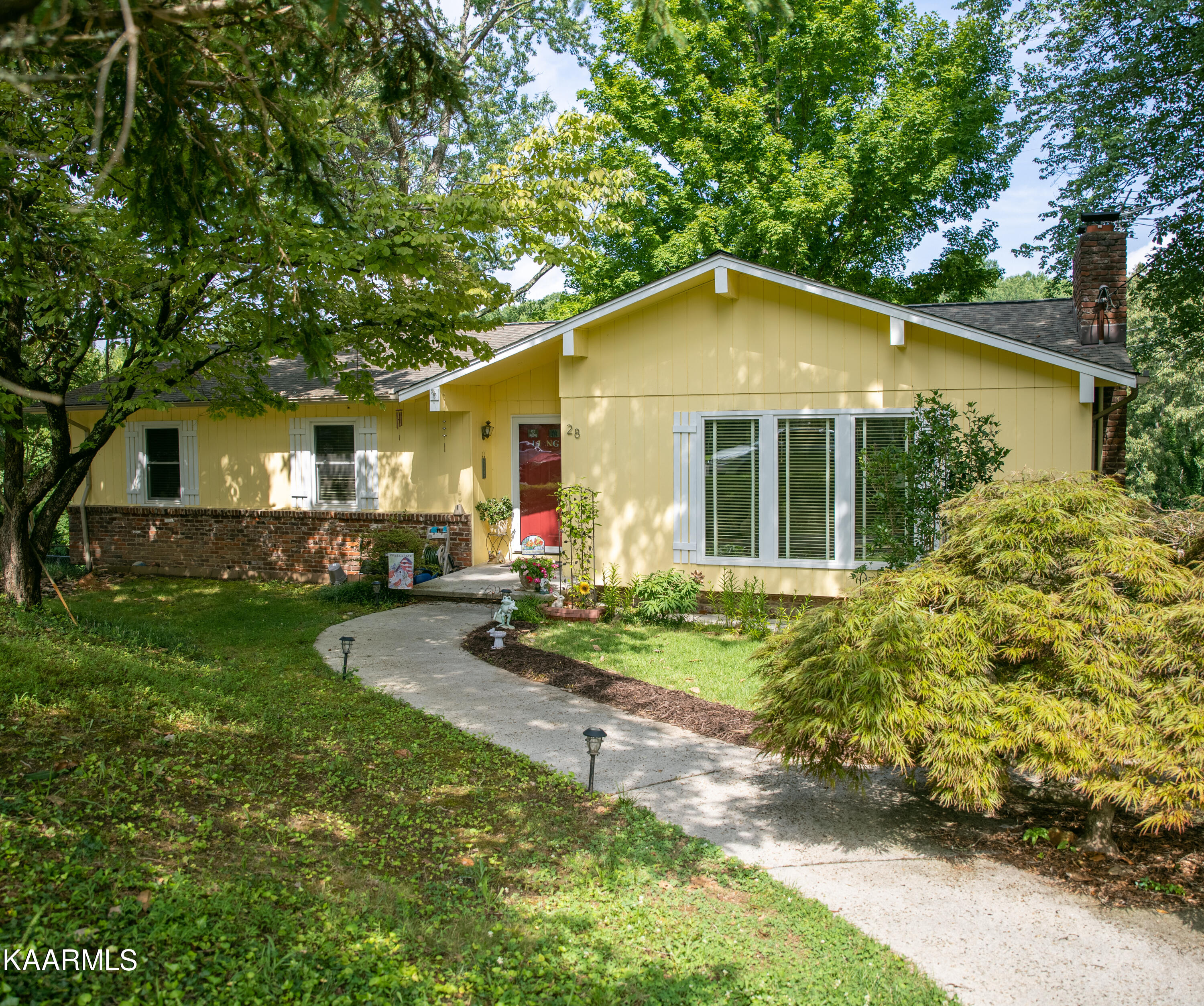 28 Windhaven Lane Oak Ridge, TN 37830 - Photo 19 of 40 Windhaven Front Sidewalk