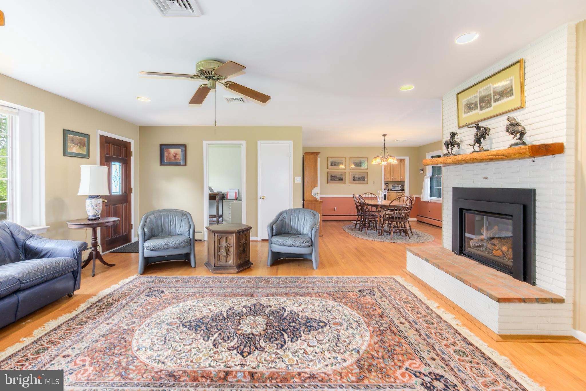 22520 Peach Tree Road Boyds, MD 20841 - Photo 12 of 50 View of LR from hallway, into dining area