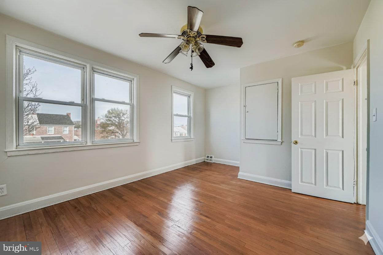 571 Welbrook Road Baltimore, MD 21221 - Photo 13 of 32 3 Windows In Primary