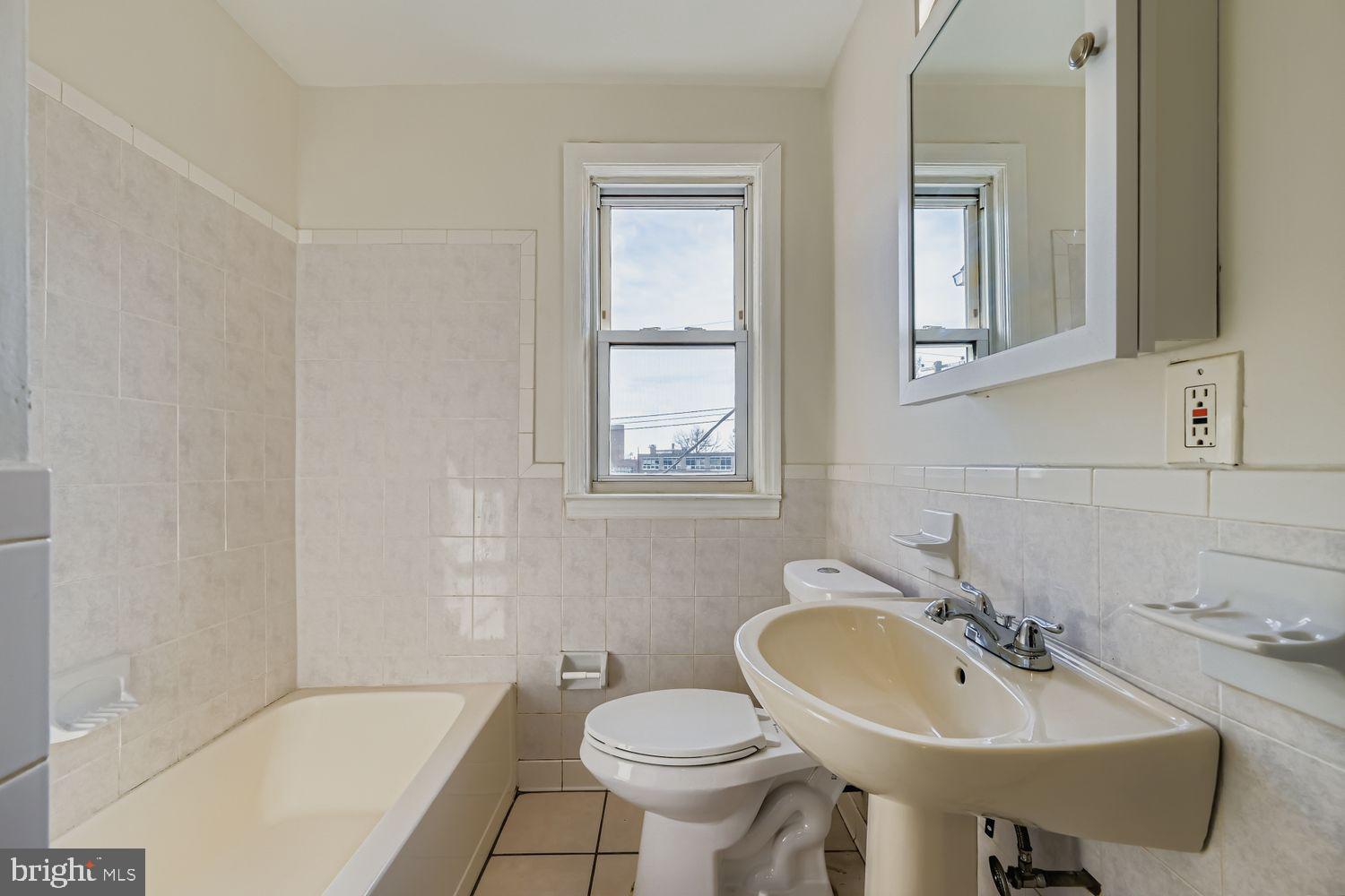 571 Welbrook Road Baltimore, MD 21221 - Photo 16 of 32 Easy to Clean with wall Tiling Throughout