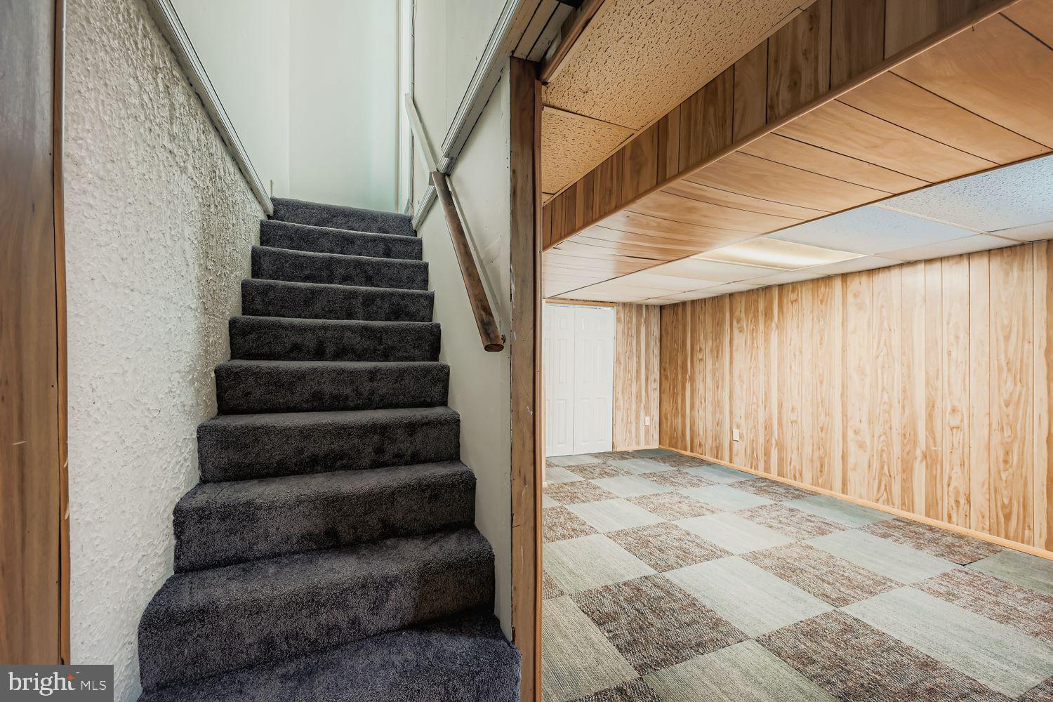 571 Welbrook Road Baltimore, MD 21221 - Photo 19 of 32 New Carpet on Landing