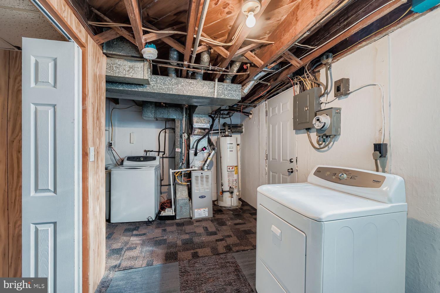 571 Welbrook Road Baltimore, MD 21221 - Photo 23 of 32 Utility Area with Washer and Dryer