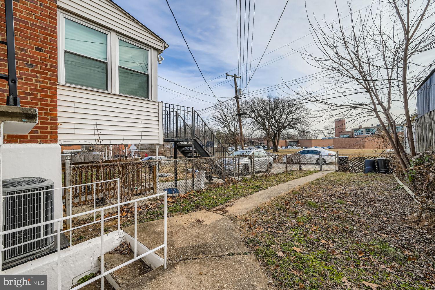 571 Welbrook Road Baltimore, MD 21221 - Photo 26 of 32 Fully Fenced