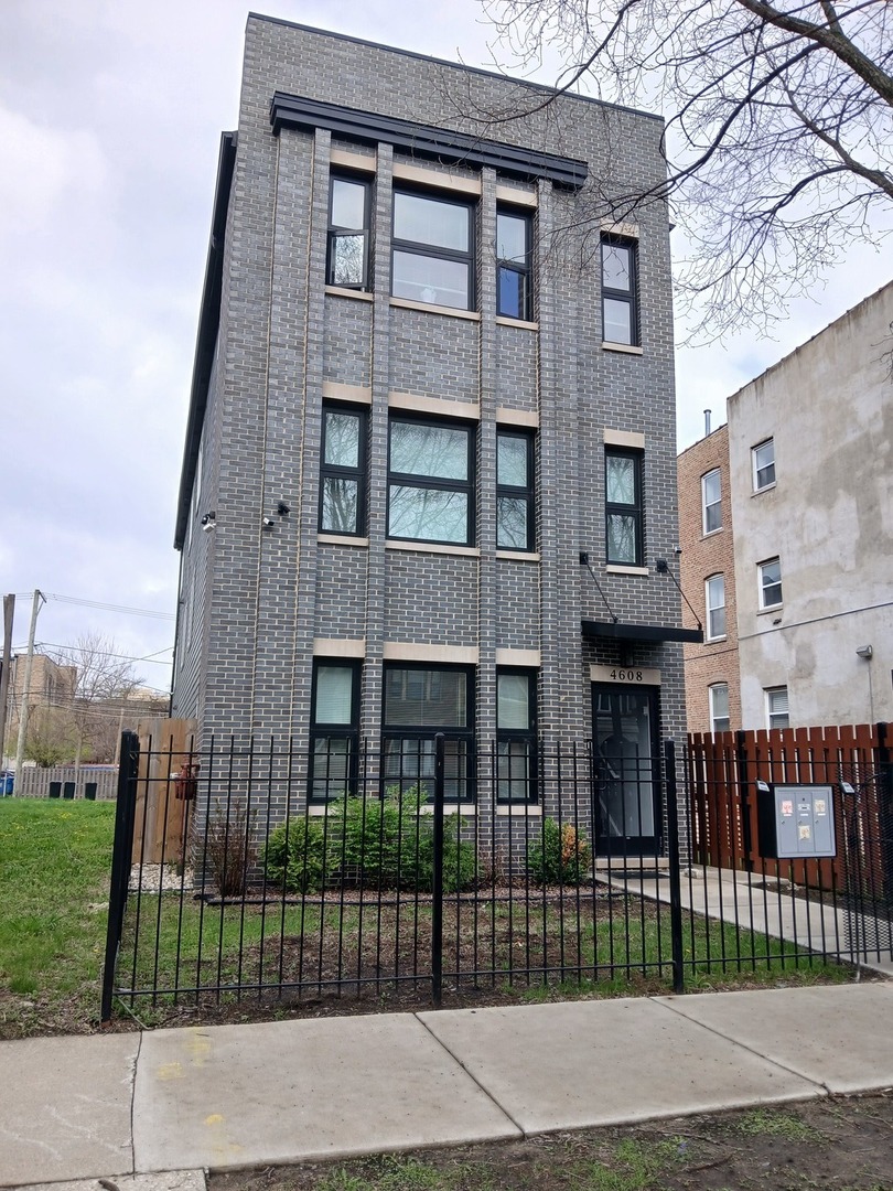 4608 South Indiana Avenue, Unit 1 Chicago, IL 60653 - Photo 1 of 24 a front view of a house