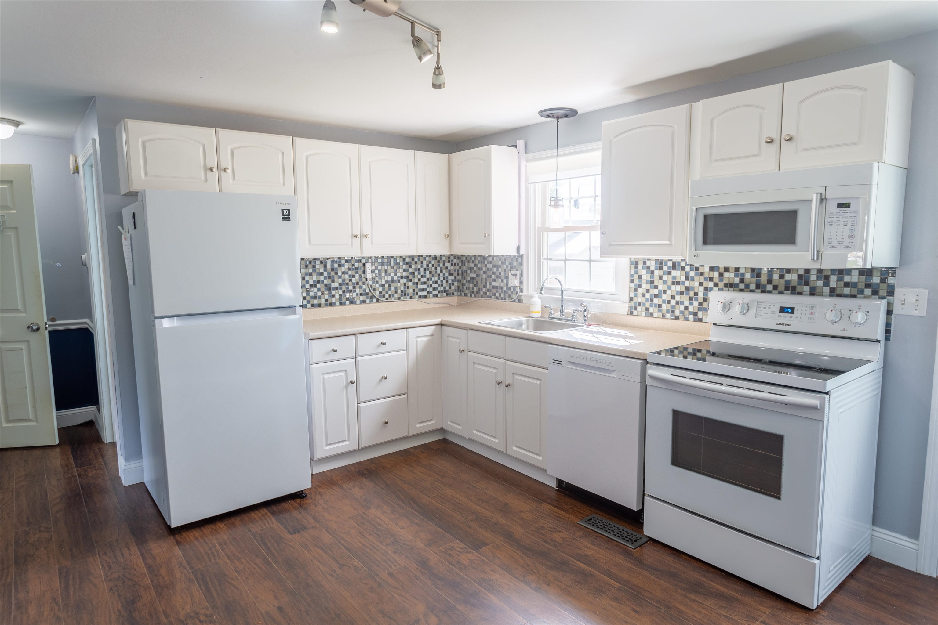 24 Townhouse Road Allenstown, NH 03275 - Photo 5 of 21 Gallery Image 5