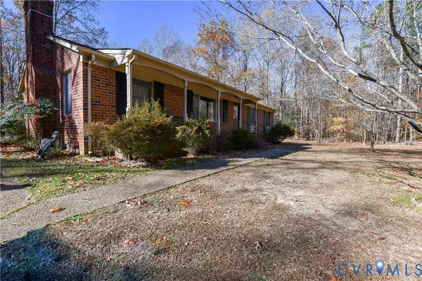 a front view of house with yard