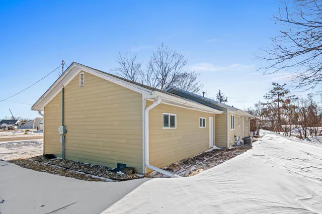 $360,000 | 10010 Highway 284, Waconia, MN 55387
