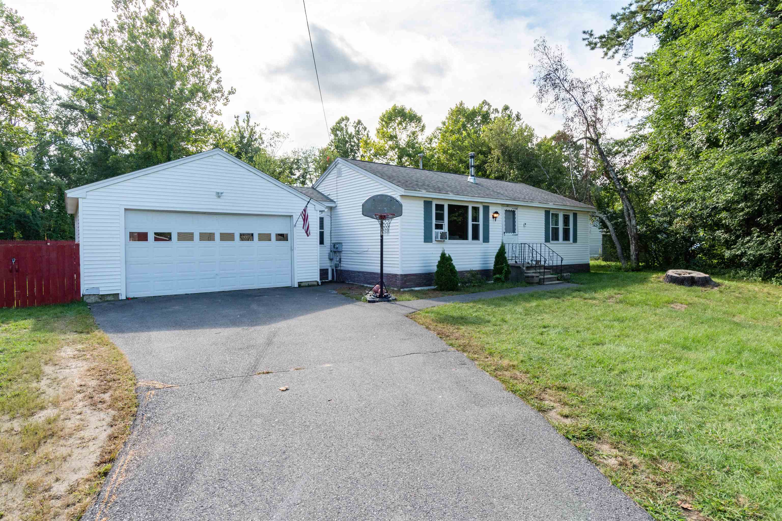 7 Reading Road Nashua, NH 03062 - Photo 2 of 23