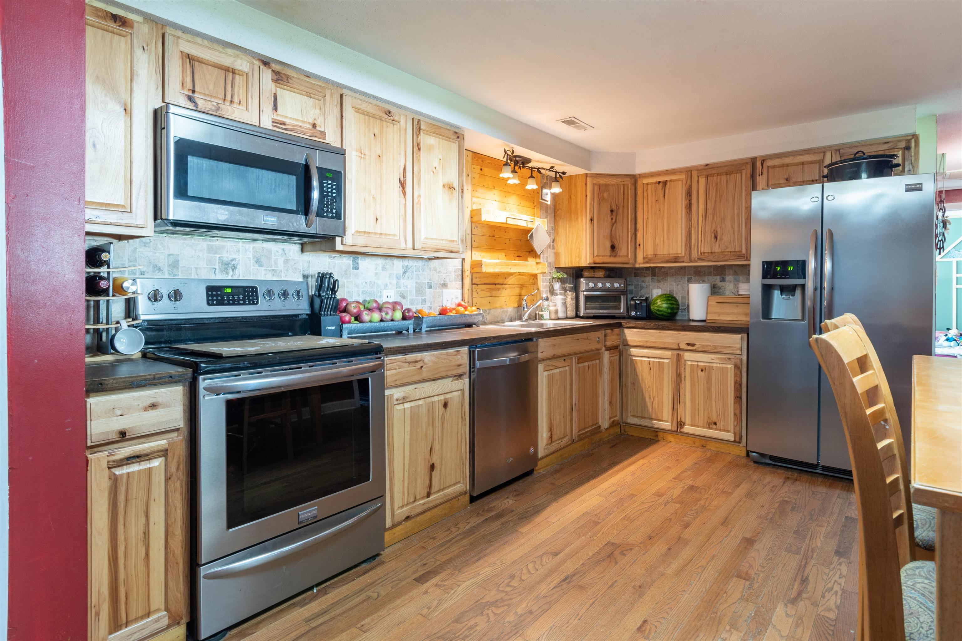 7 Reading Road Nashua, NH 03062 - Photo 5 of 23