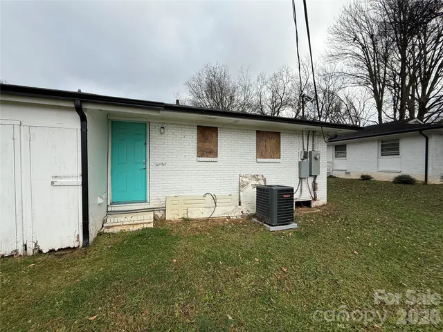 a front view of house with yard