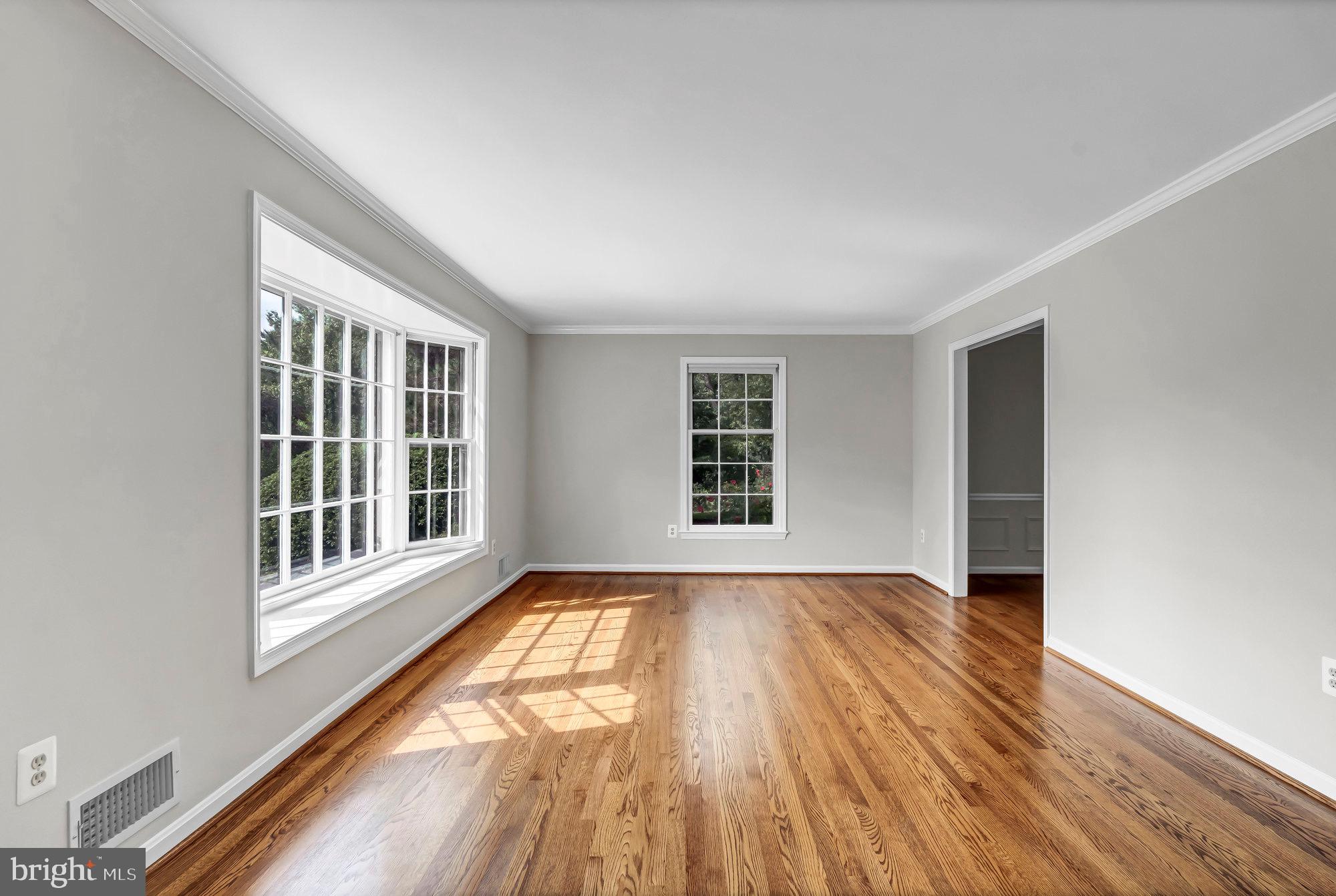 2118 Galloping Way Vienna, VA 22181 - Photo 9 of 102