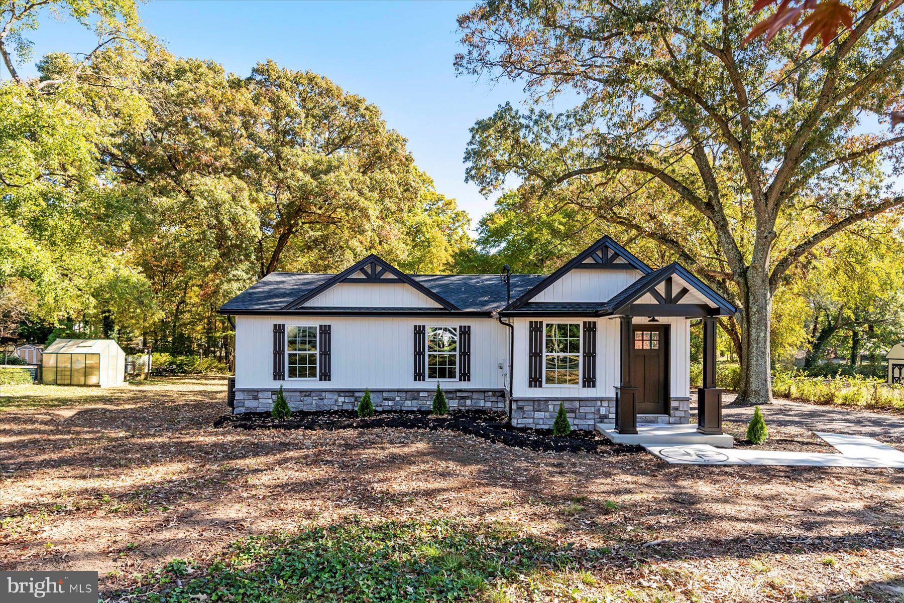 219 Magothy Beach Road Pasadena, MD 21122 - Photo 2 of 31