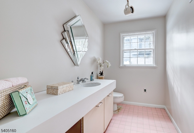 684 Longview Road South Orange, NJ 07079 - Photo 28 of 41