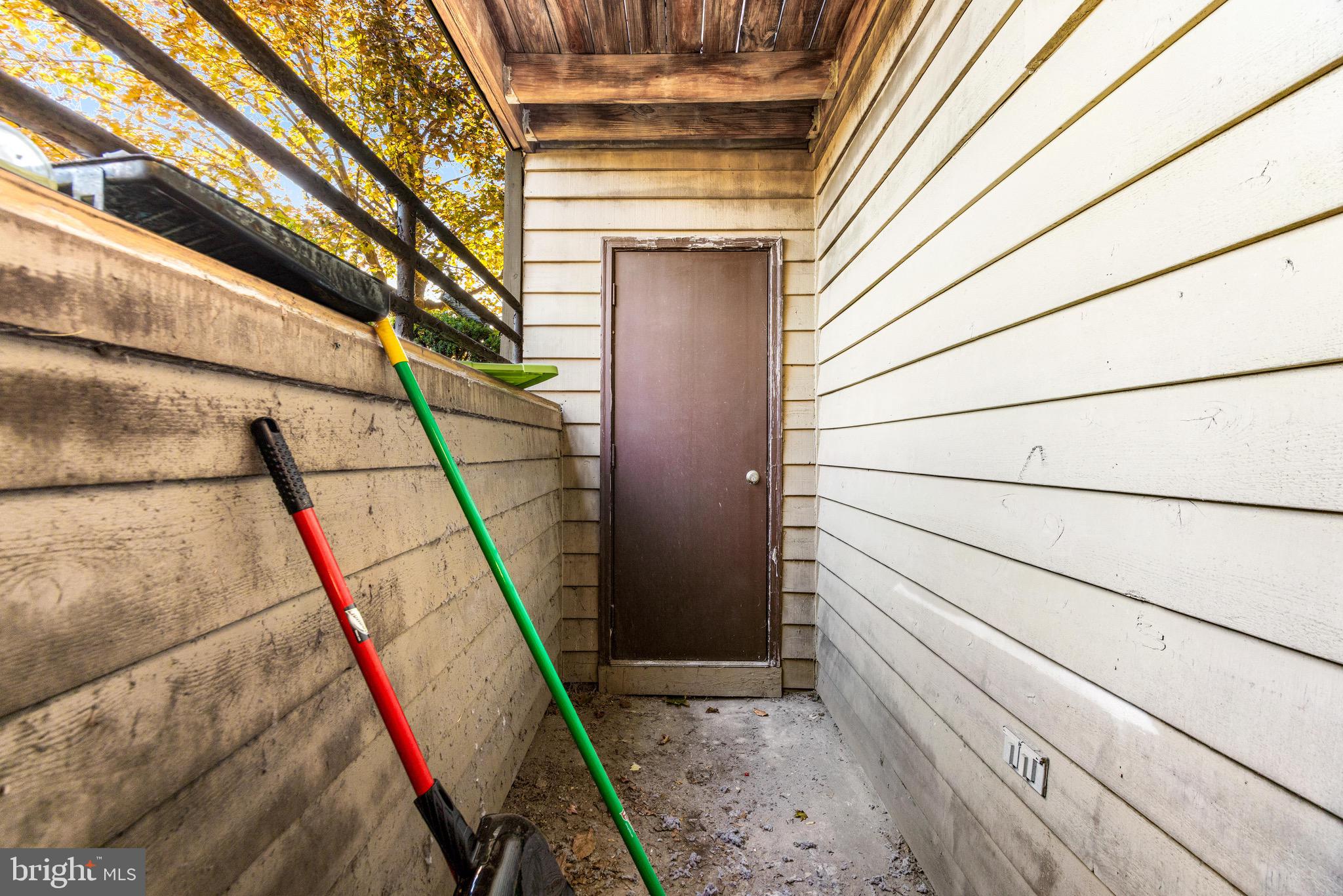 6909 Jones View Drive, Unit 1A Baltimore, MD 21209 - Photo 27 of 30 a view of an entryway