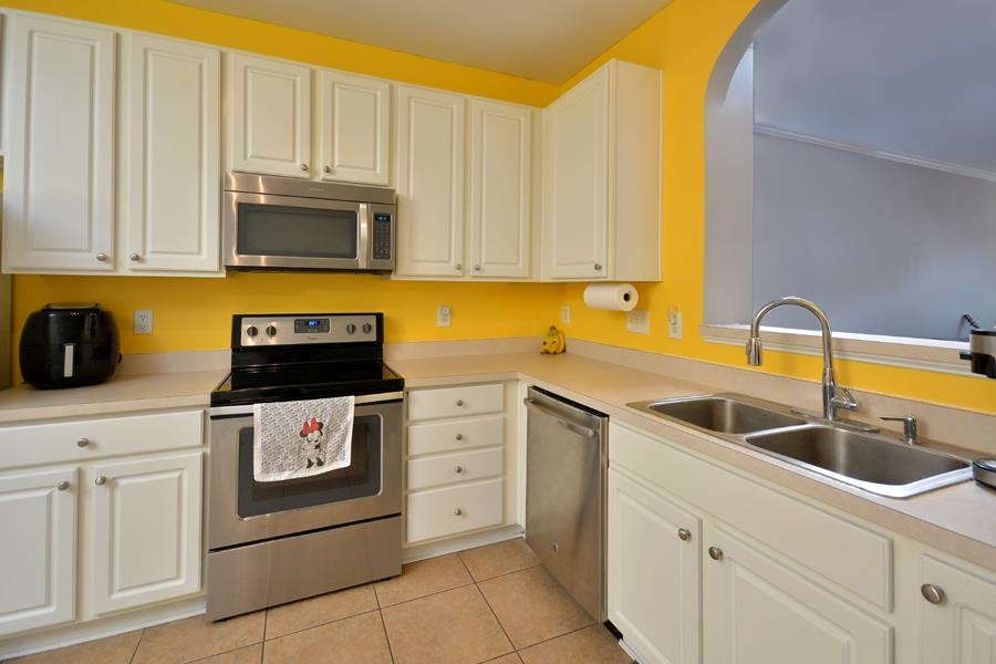 8249 City Loft Court Raleigh, NC 27613 - Photo 11 of 28 Kitchen