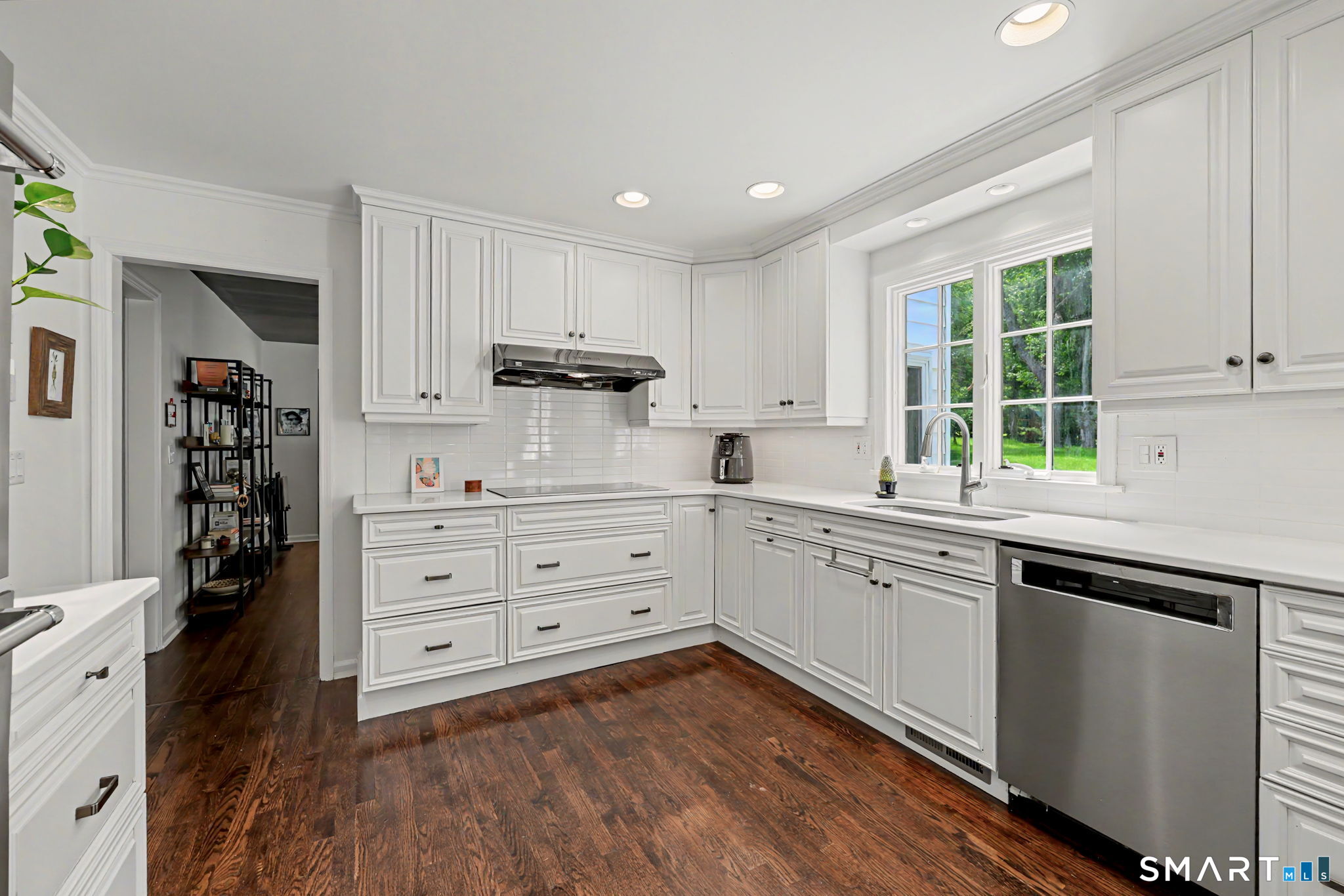 39 Cranbury Road Norwalk, CT 06851 - Photo 8 of 37