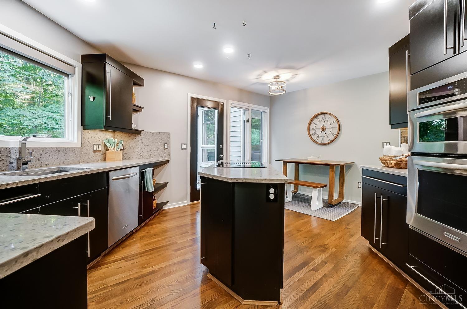 824 Eversole Road Cincinnati, OH 45230 - Photo 14 of 42