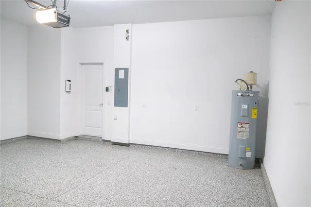 a view of backyard of the house