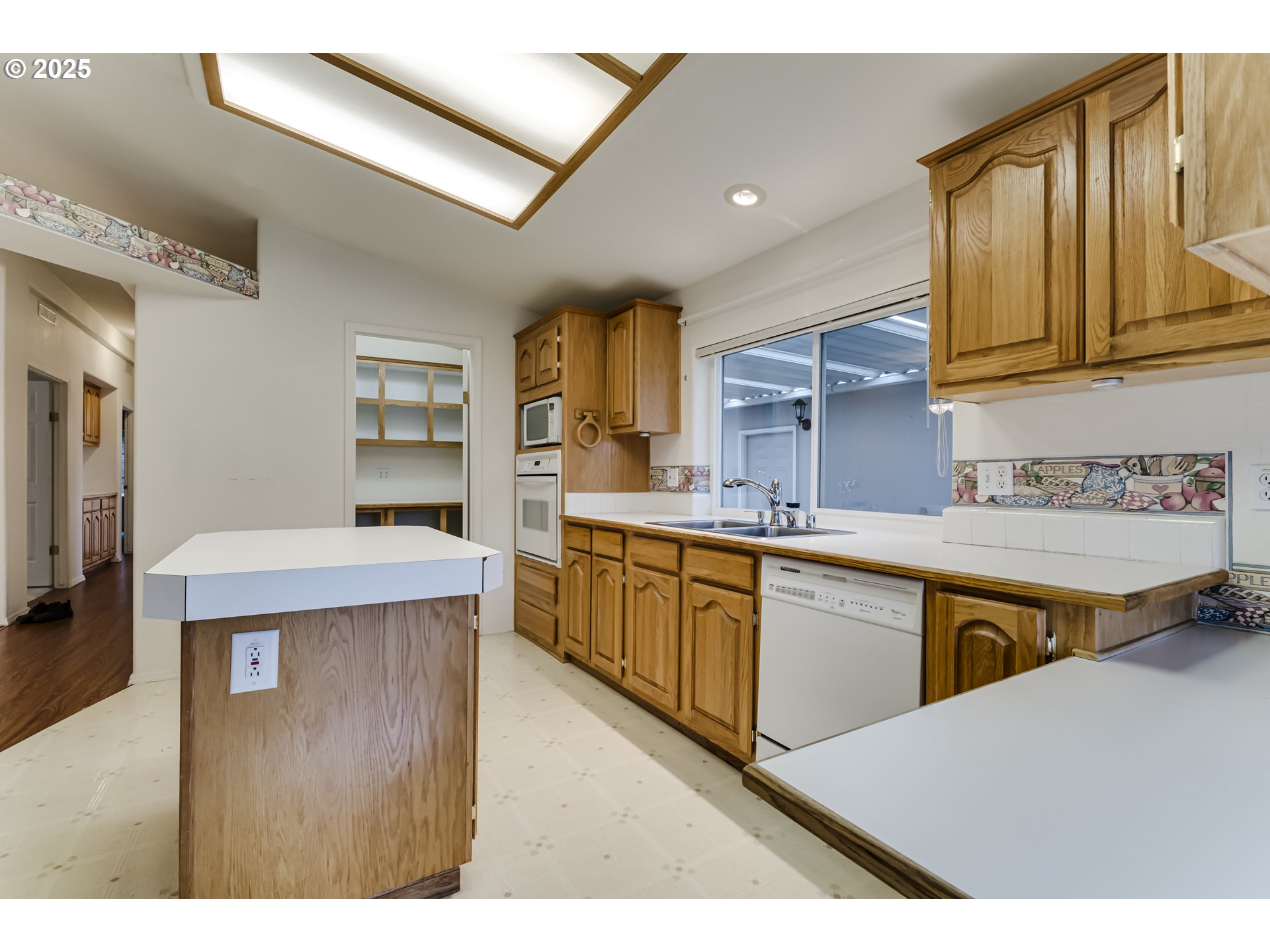 1830 Summerfield Avenue Eugene, OR 97402 - Photo 11 of 39 Kitchen